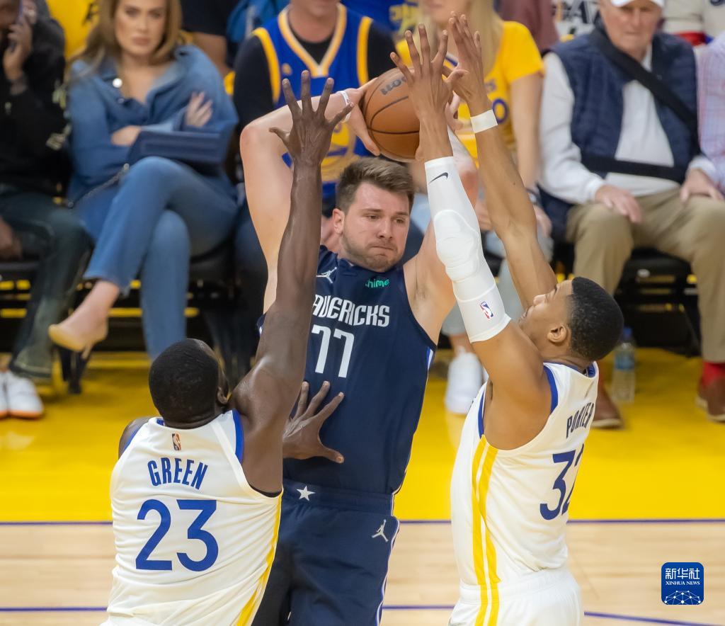 半转身抽射 半转身抽射