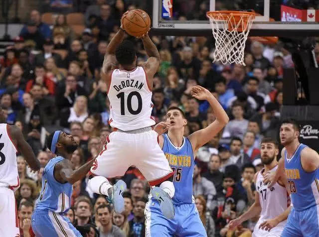 而在现代足 而在现代足